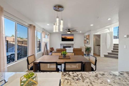Desert Oasis With Heated Pool/convenient Location