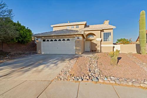 Desert Oasis With Heated Pool/convenient Location