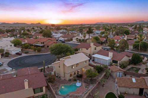 Desert Oasis With Heated Pool/convenient Location