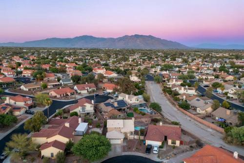 Desert Oasis With Heated Pool/convenient Location
