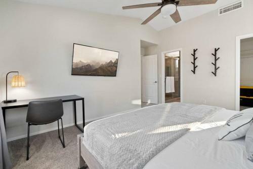 Desert Oasis With Heated Pool/convenient Location