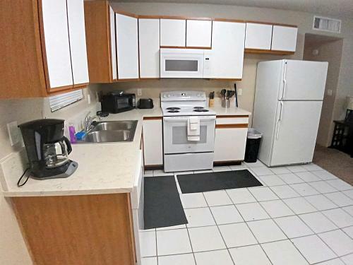 Apartamento Cheerful 3 Bedroom House With Free Parking