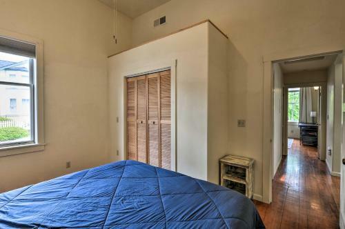 Charming Apartment In Downtown Blue Lake!
