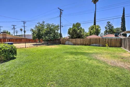 Bakersfield Family Home Private Yard And Patio