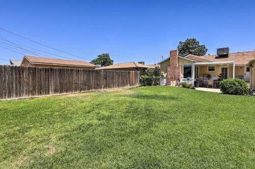 Bakersfield Family Home Private Yard And Patio