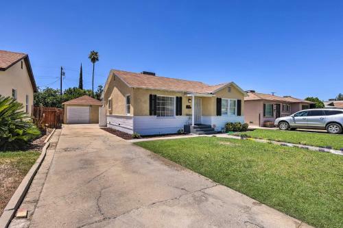 Bakersfield Family Home Private Yard And Patio