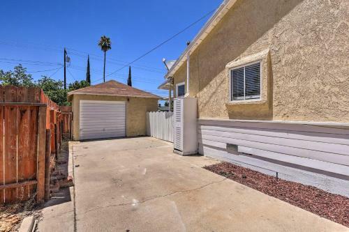 Bakersfield Family Home Private Yard And Patio