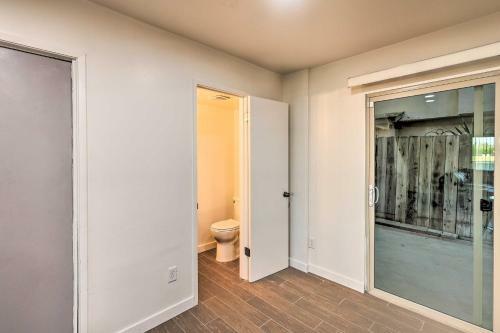 Convenient Bakersfield Townhome With Patio!
