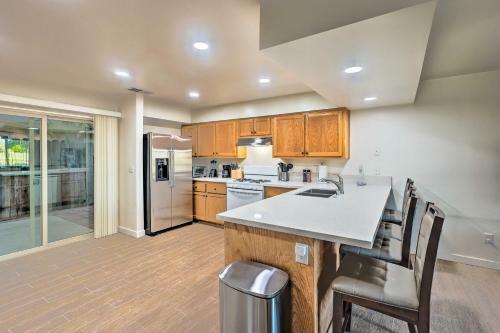 Convenient Bakersfield Townhome With Patio!