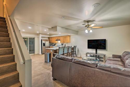 Convenient Bakersfield Townhome With Patio!