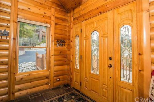 Peaceful Cabin Home With Breathtaking View!