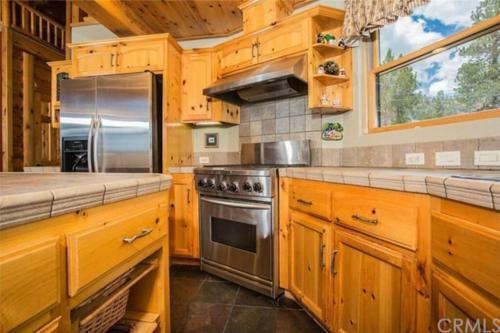 Peaceful Cabin Home With Breathtaking View!