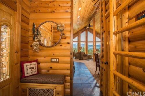 Peaceful Cabin Home With Breathtaking View!
