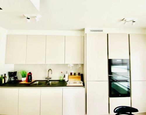 Luxury Apartment. Garden & Terrace. Free Parking.