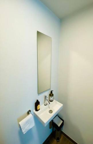Luxury Apartment. Garden & Terrace. Free Parking.