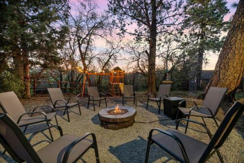 Romantic Family Getaway- With Playground & Firepit