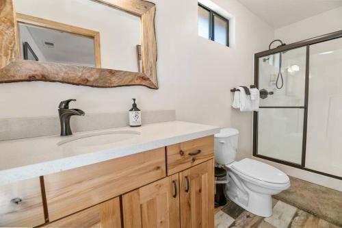 Romantic Family Getaway- With Playground & Firepit