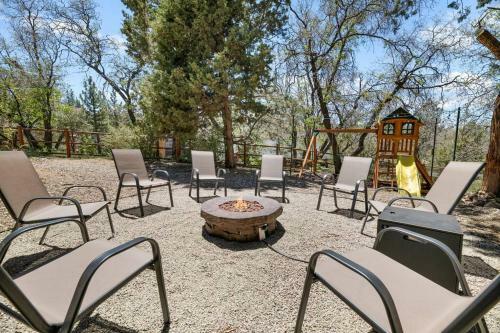 Romantic Family Getaway- With Playground & Firepit