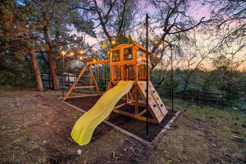 Romantic Family Getaway- With Playground & Firepit