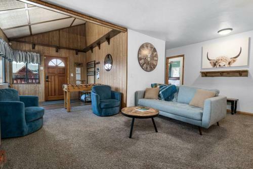 Romantic Family Getaway- With Playground & Firepit