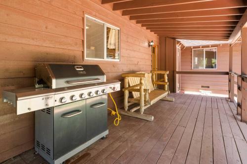 Lakeview Cozy Retreat