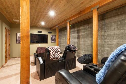 Nena's Nook Moonridge Log Mansion