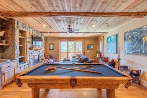 Nena's Nook Moonridge Log Mansion