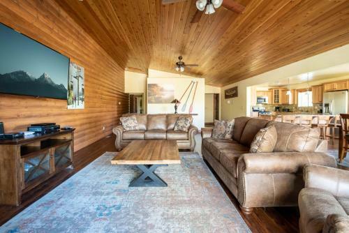 48 - Whispering Pines Lodge Home
