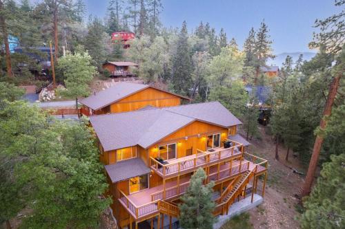 48 - Whispering Pines Lodge Home