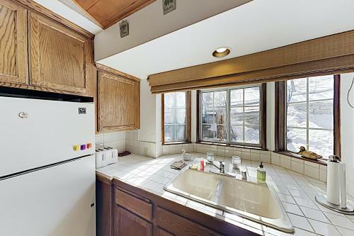 Lodge Siskiyou Oasis