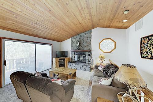 Lodge Siskiyou Oasis