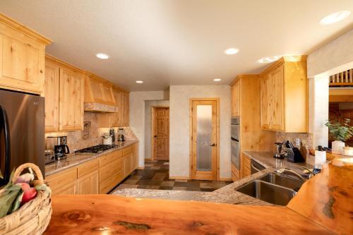 27 - Castle Rock Retreat Home
