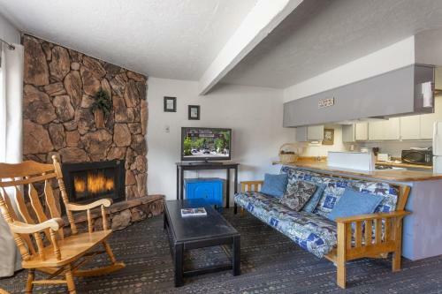 04 - Kodiak Bear Home