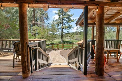 Pond View Cabin