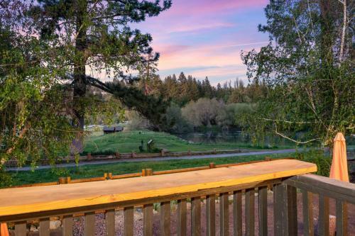 Pond View Cabin
