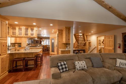 45 - Half Stone Lodge Home