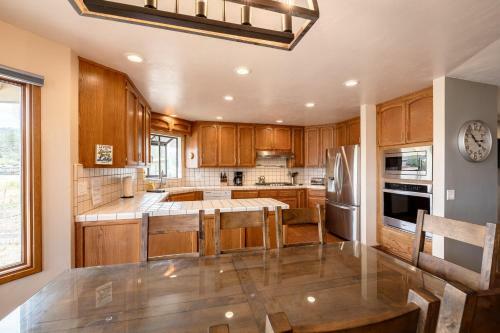 26 - Lakefront Chalet Home