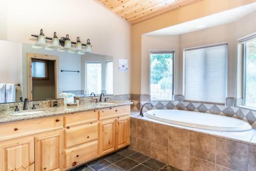 17 - Majestic Moonridge Views Home
