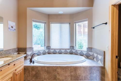17 - Majestic Moonridge Views Home