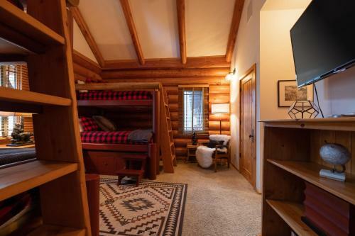 10 - Wild Horse Estate Cabin