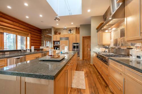 10 - Wild Horse Estate Cabin