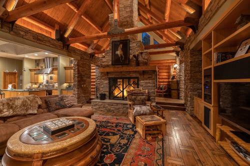 10 - Wild Horse Estate Cabin