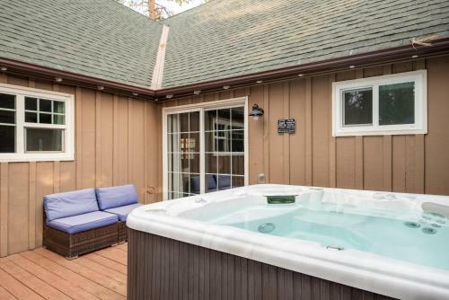 11 - Big Bear Wooded Wonder Cabin
