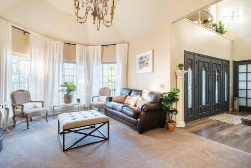 32 - Heavenly Estate Home