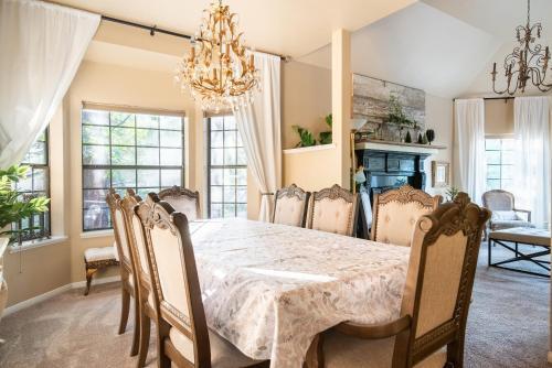 32 - Heavenly Estate Home