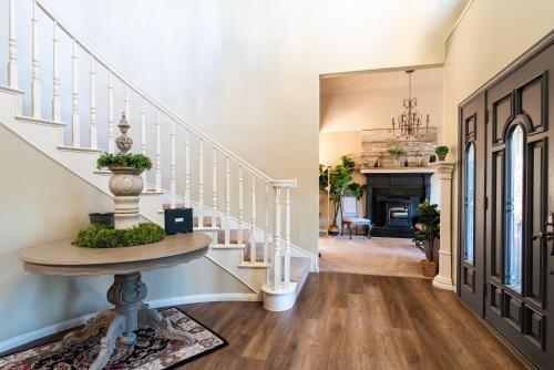 32 - Heavenly Estate Home
