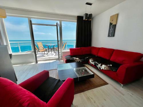 High-end Beachfront Apartment With Pool