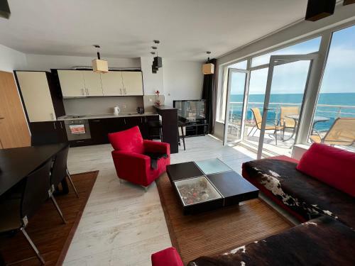 High-end Beachfront Apartment With Pool
