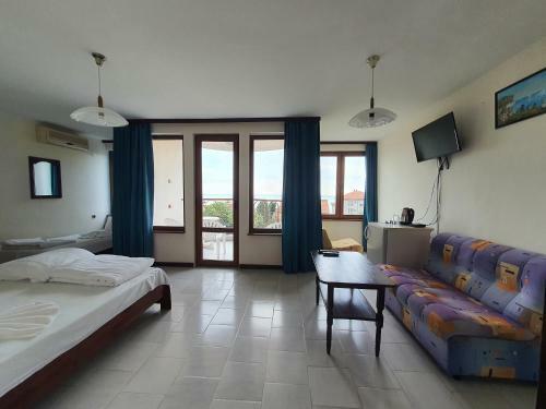 Lazur Hotel