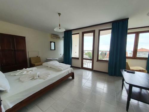 Lazur Hotel
